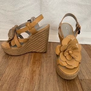 Sz 7. Vera Wang Lavender leather espadrilles